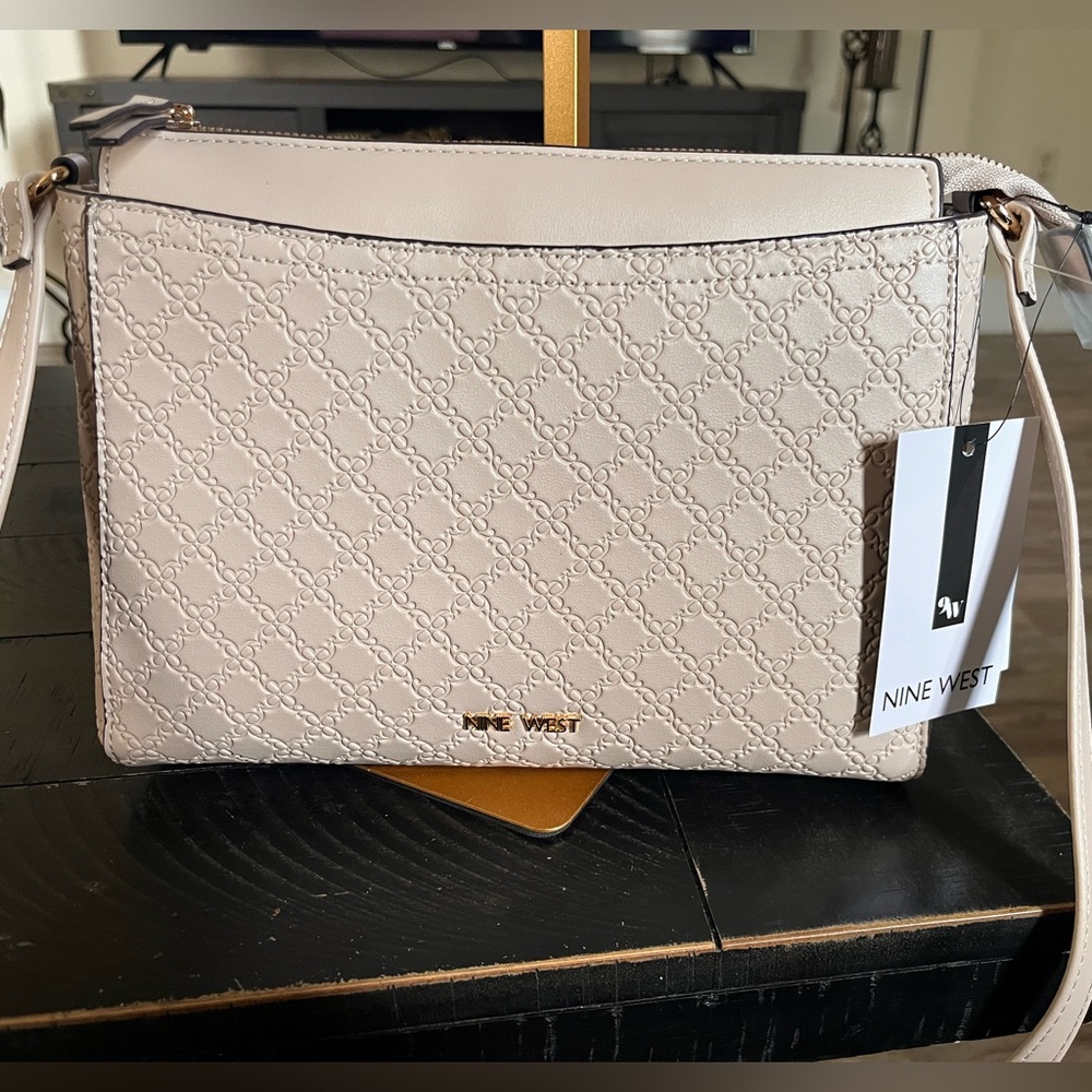 NWT Nine west bowie crossbody bag in beige/cream color